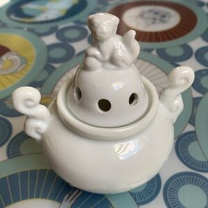 Vintage Porcelain Asian 3-footed Foo Dog Lidded Censer (Incense Burner)